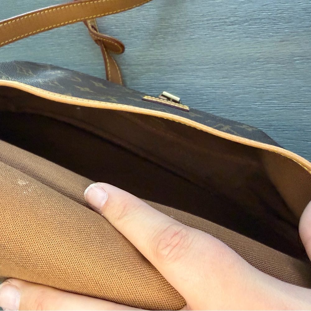 LV Saumur 30 - Picture 8 of 8